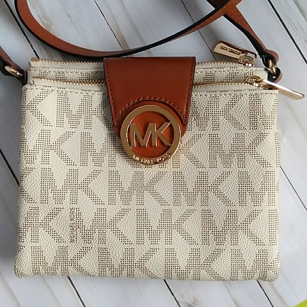 Michael kors crossbody